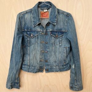 Womens Levi’s Cropped Trucker Jean Jacket